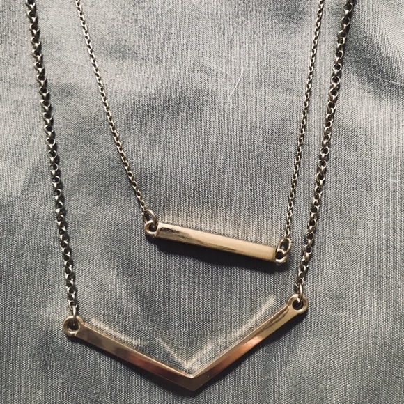 Short layered necklace - Picture 2 of 3